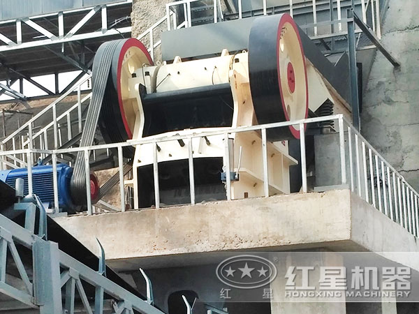 湖南某豆石破碎加工现。捍ζ苹