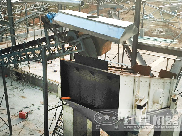 湖南某豆石破碎加工现。捍穸、输送带